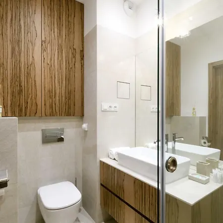 Luxlux Afara * ורשה